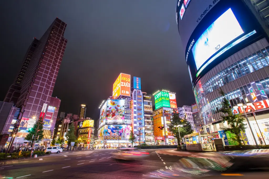 重庆企业团体工装采购指南：商务男装与西装定制的选型要点解析