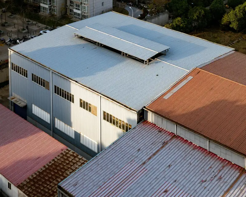千娱音商务男装产品参数对比：经典款与轻奢款的工艺差异