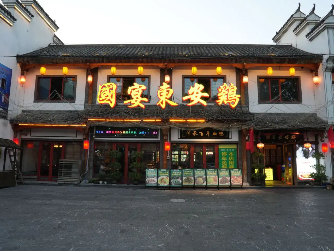重庆商务男装定制面料选购指南：精纺羊毛与混纺工艺对比正文配图 1