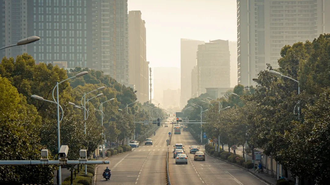千娱音商务男装产品参数对比：经典款与轻奢款的工艺差异